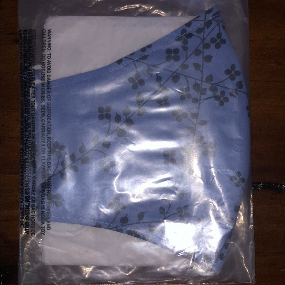 Bundle New Draper James Face Mask & Ipsy bag - Picture 8 of 8